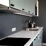 Skyline Designer Flat, Ac & 24-7 Reception Апартаменты *