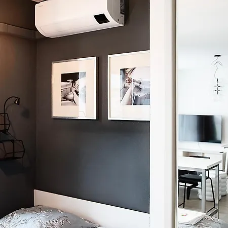 Skyline Designer Flat, Ac & 24-7 Reception Apartment
