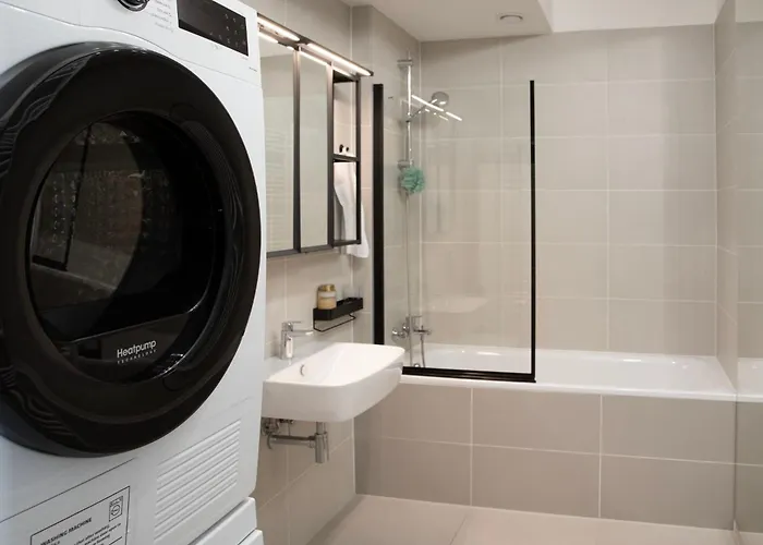 Skyline Flat Near Center By Richies *