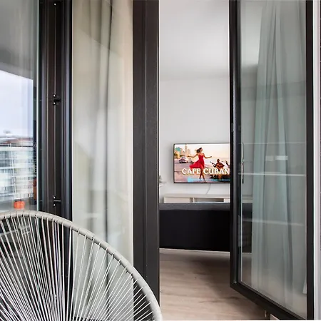 Skyline Designer Flat, Ac & 24-7 Reception * Pozsony