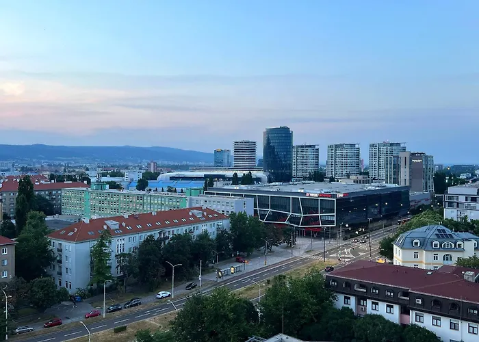 Apartman Skyline Designer Flat, Ac & 24-7 Reception Pozsony